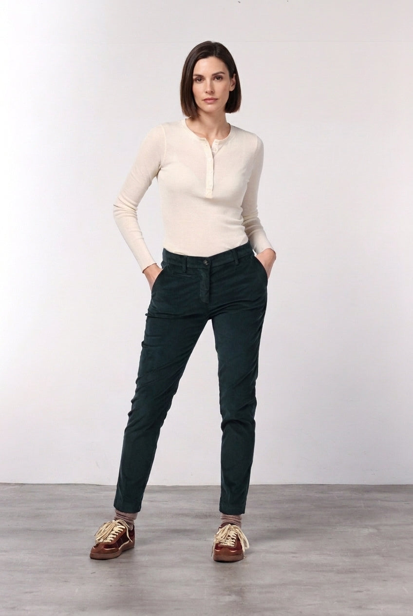 New York Slim pantalón chino de mujer en terciopelo de pana ancha slim fit ①