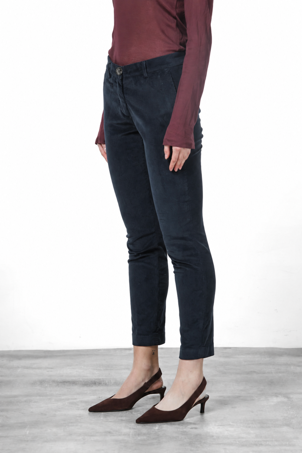 New York Slim pantalon chino femme en velours côtelé à grosses côtes, coupe slim ①