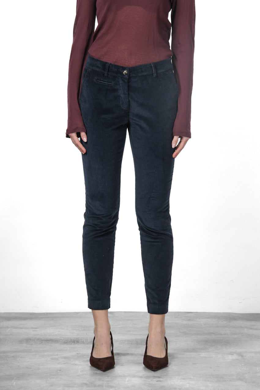 New York Slim pantalone chino donna in velluto a costa grande slim fit ①