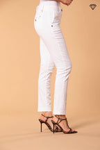 Immagine 3 di pantalone chino donna in raso stretch modello New York Slim slim fit 