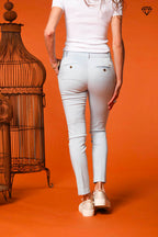 Immagine 4 di pantalone chino donna in raso stretch modello New York Slim slim fit 