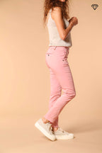 Immagine 3 di pantalone chino donna in raso stretch modello New York Slim slim fit 