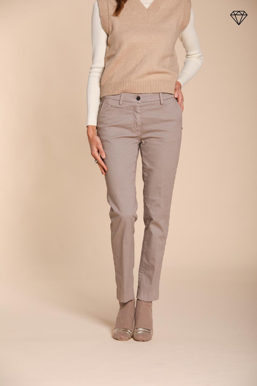 Foto 1 New York Slim pantalone chino donna in raso slim fit ①