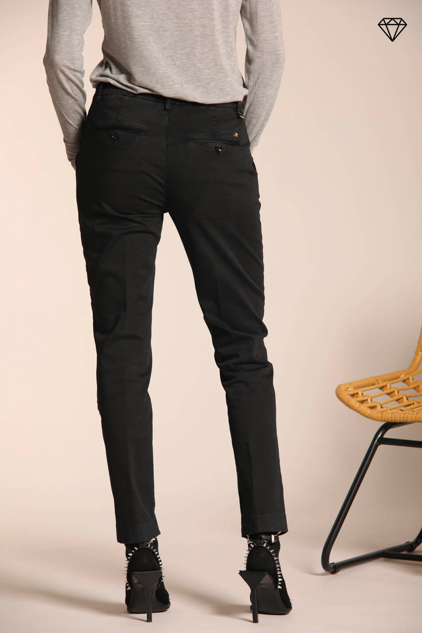 Immagine 4 di pantalone chino donna in raso modello New York Slim slim fit