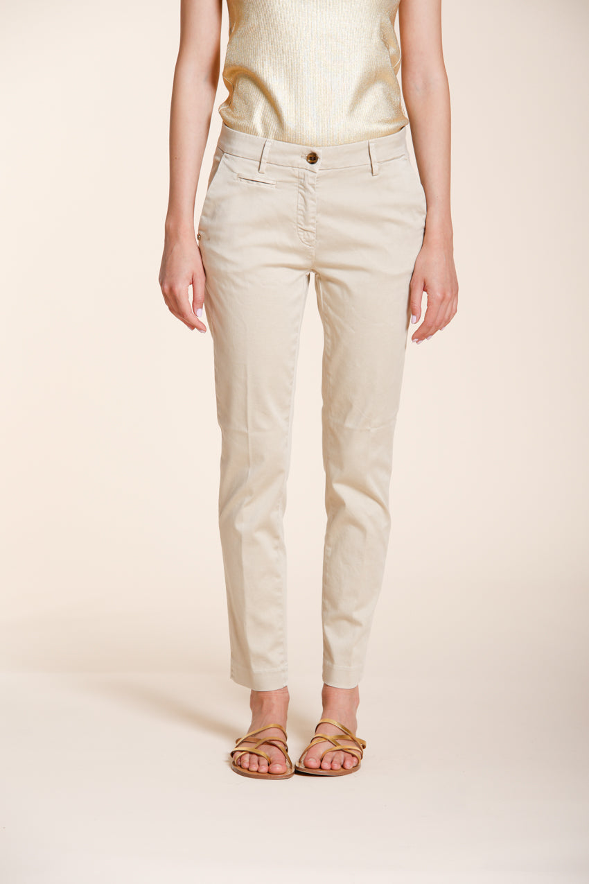 New York Slim Hose Chino Damen aus Stretch-Satin slim fit ①