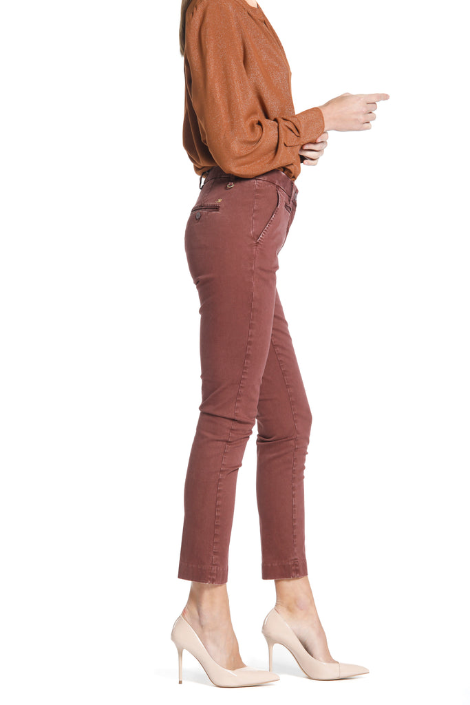 Immagine 2 di pantalone chino donna in raso color bordeaux modello New York Slim di Mason's
