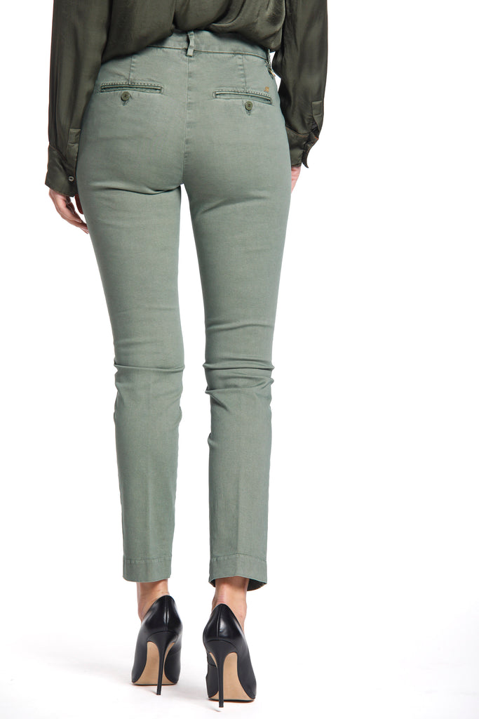 Immagine 3 di pantalone chino donna in raso color verde acqua modello New York Slim di Mason's