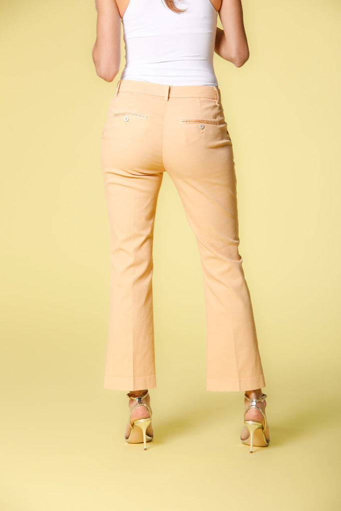 Immagine 3 di pantalone chino donna in piquet di cotone e tencel color albicocca modello New York Trumpet di Mason's