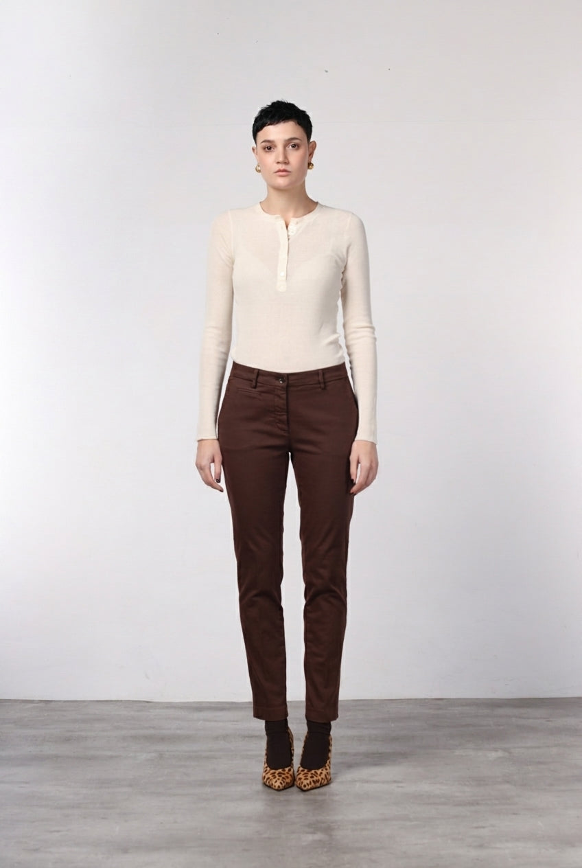 New York Slim women’s chino pants in satin with slim fit ①
