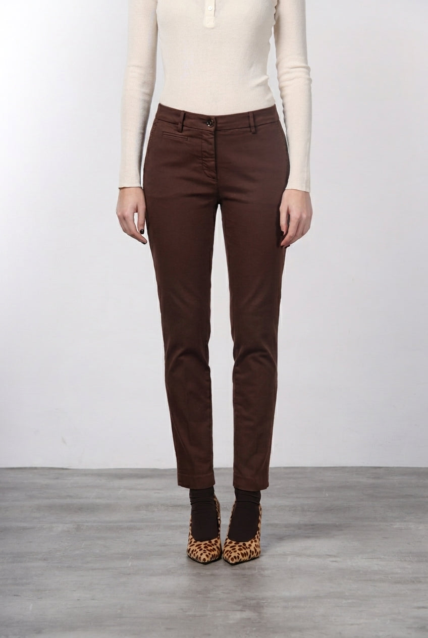 New York Slim women’s chino pants in satin with slim fit ①
