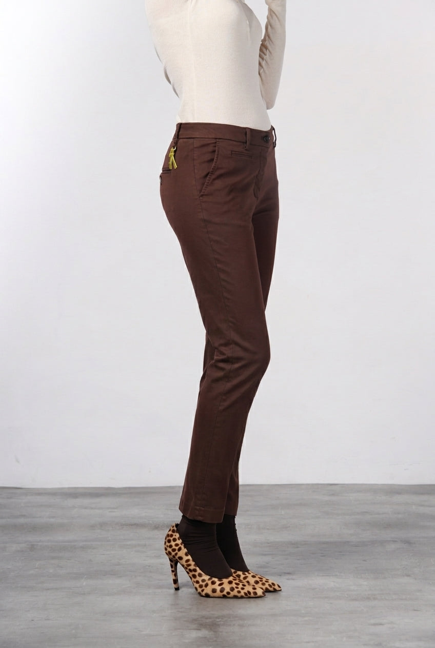 New York Slim women’s chino pants in satin with slim fit ①
