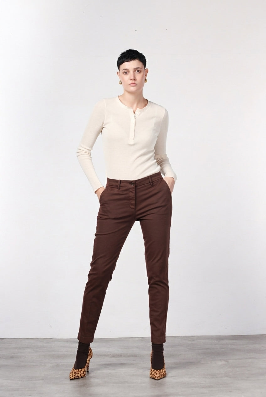 New York Slim women’s chino pants in satin with slim fit ①
