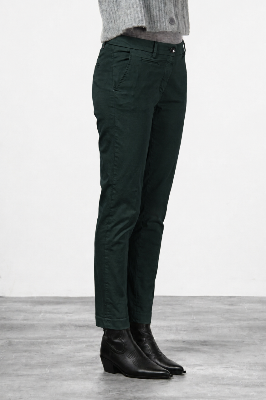 New York Slim Chinohose für Damen aus Satin mit slim fit ①
