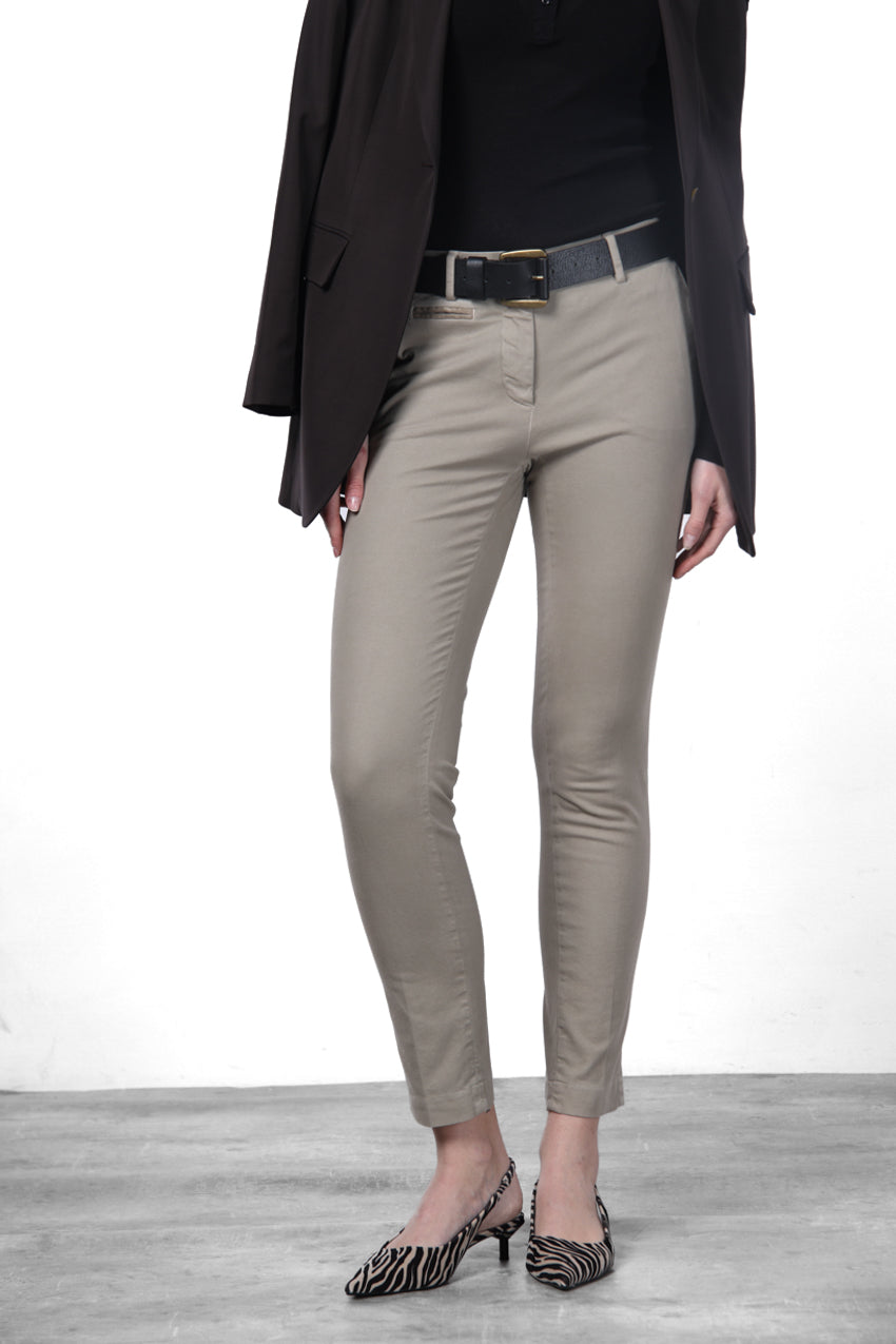 New York Slim women’s chino pants in satin with slim fit ①
