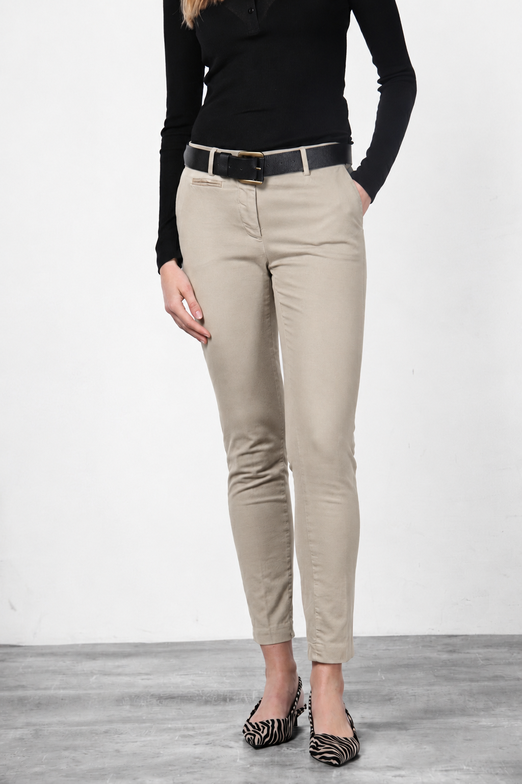 New York Slim Chinohose für Damen aus Satin mit slim fit ①
