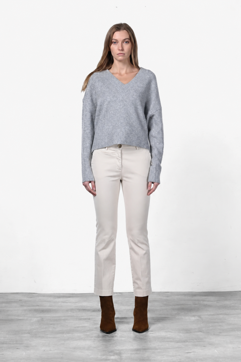 New York Trumpet women’s chino trousers in gabardine, slim fit ①