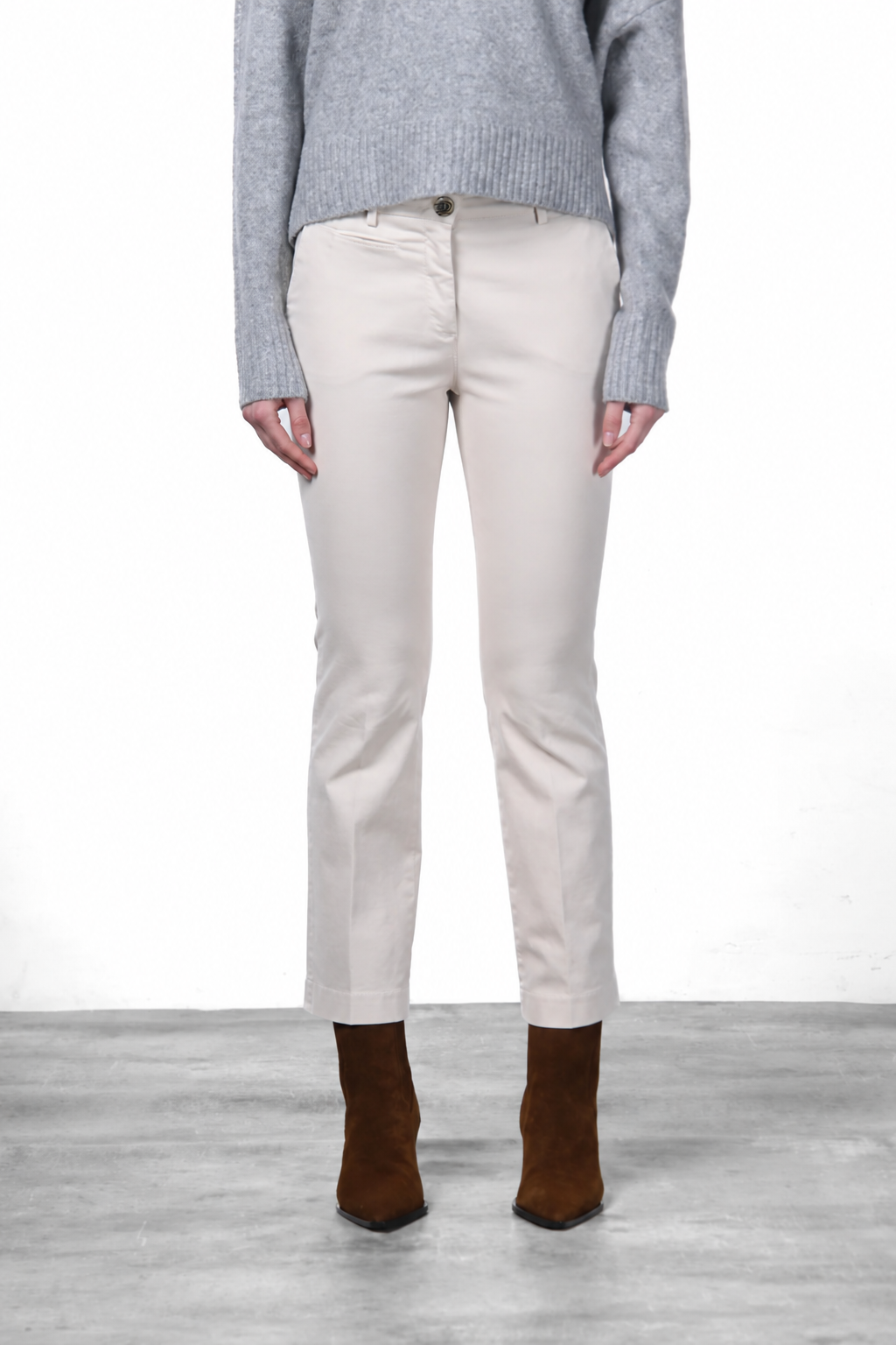 New York Trumpet women’s chino trousers in gabardine, slim fit ①