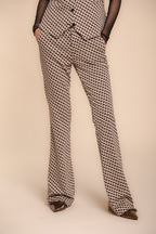 Foto 1 New York Flare pantalone chino donna in jersey con disegno rombo slim fit