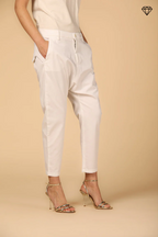 Malibu Jogger pantalone chino donna in gabardina relaxed fit ①