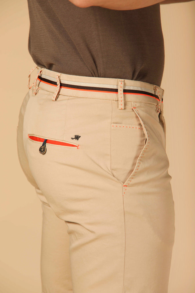 immagine 3 di bermuda chino uomo modello Milano Start color kaki scuro fit slim di Mason's