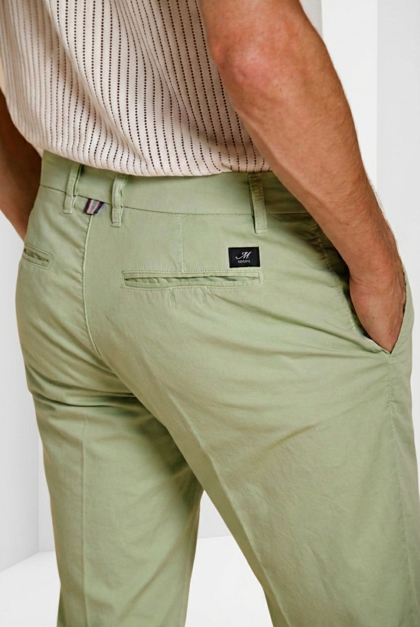 London men's chino bermuda in stretch gabardine regular fit ①