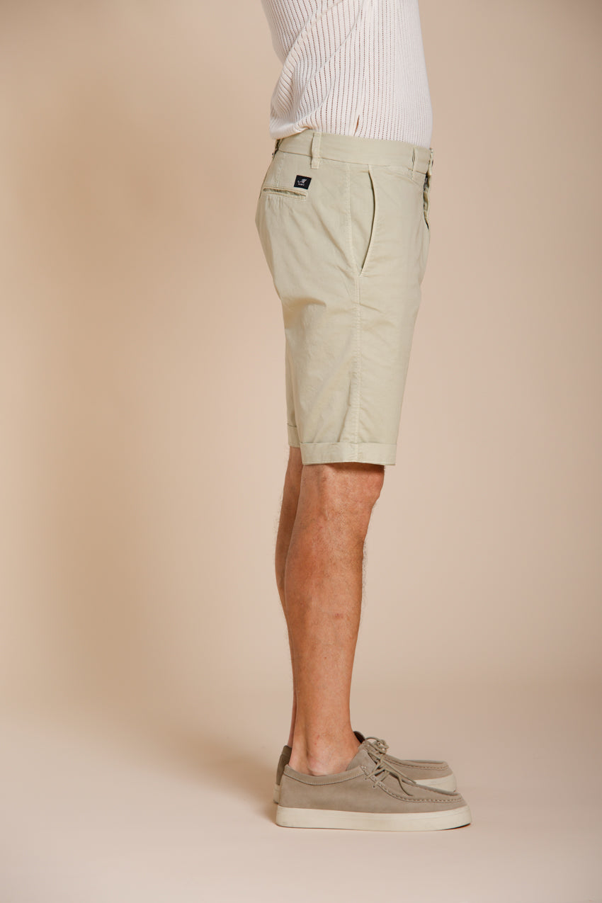 London Bermuda Chino Herren aus Stretch-Gabardine regular fit ①