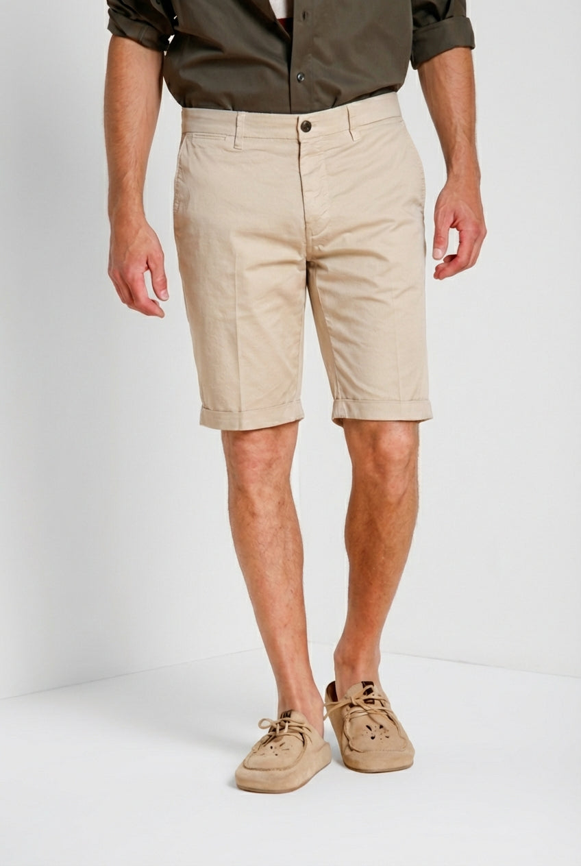 London men's chino bermuda in stretch gabardine regular fit ①