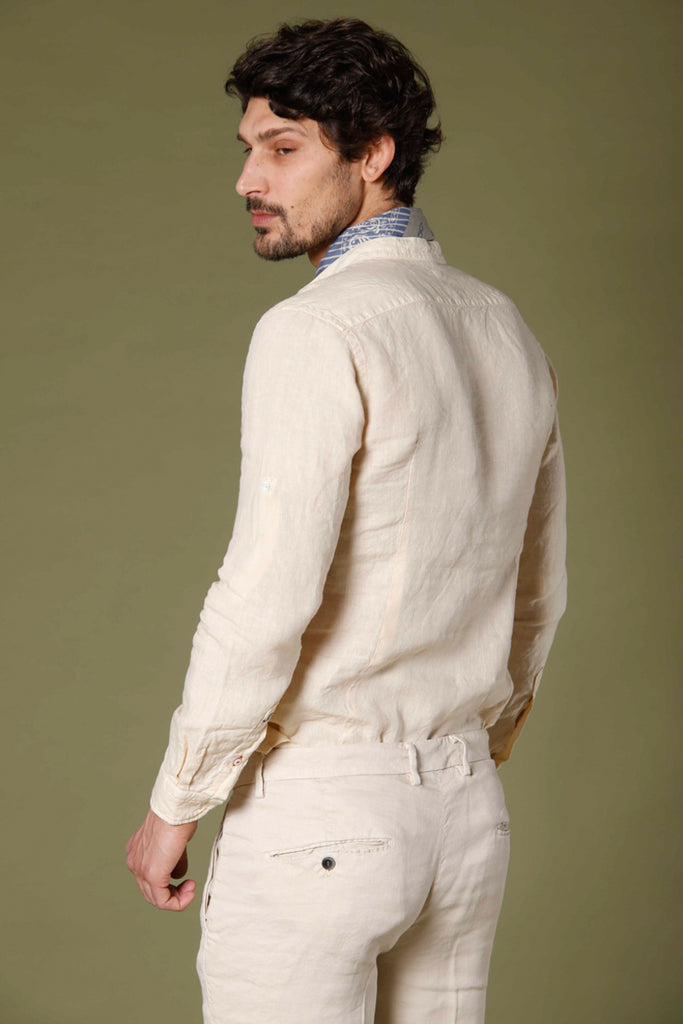 Immagine 4 di camicia uomo a manica lunga in lino color stucco modello Porto di Mason's