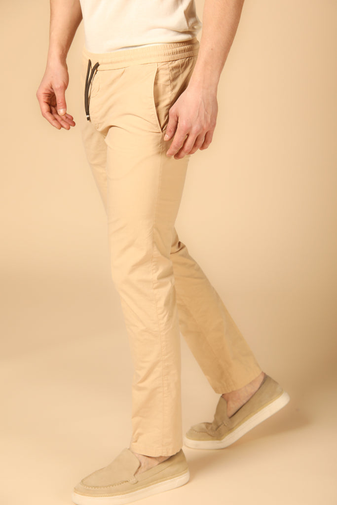 immagine 2 di pantalone chino jogger uomo modello New York Sack in kaki scuro fit regular di Mason's
