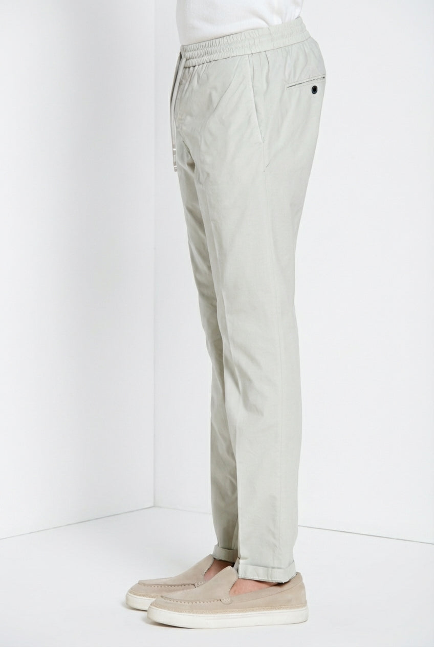 Milano Jogger Travel pantalón chino hombre de satén técnico travel stretch extra slim fit