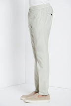 Milano Jogger Travel pantalón chino hombre de satén técnico travel stretch extra slim fit