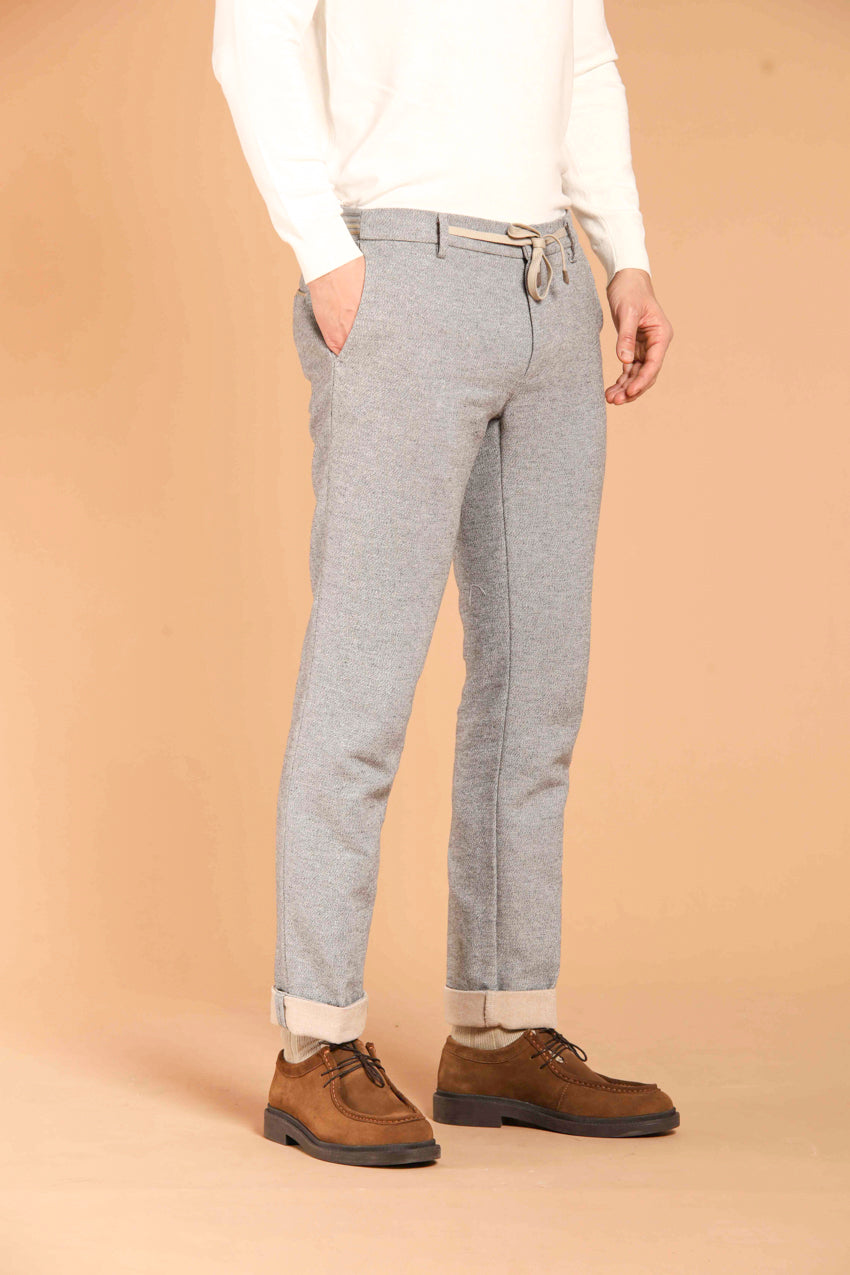 immagine 3 di pantalone chino jogger uomo modello New York Elax, in grigio, regular fit di Mason's