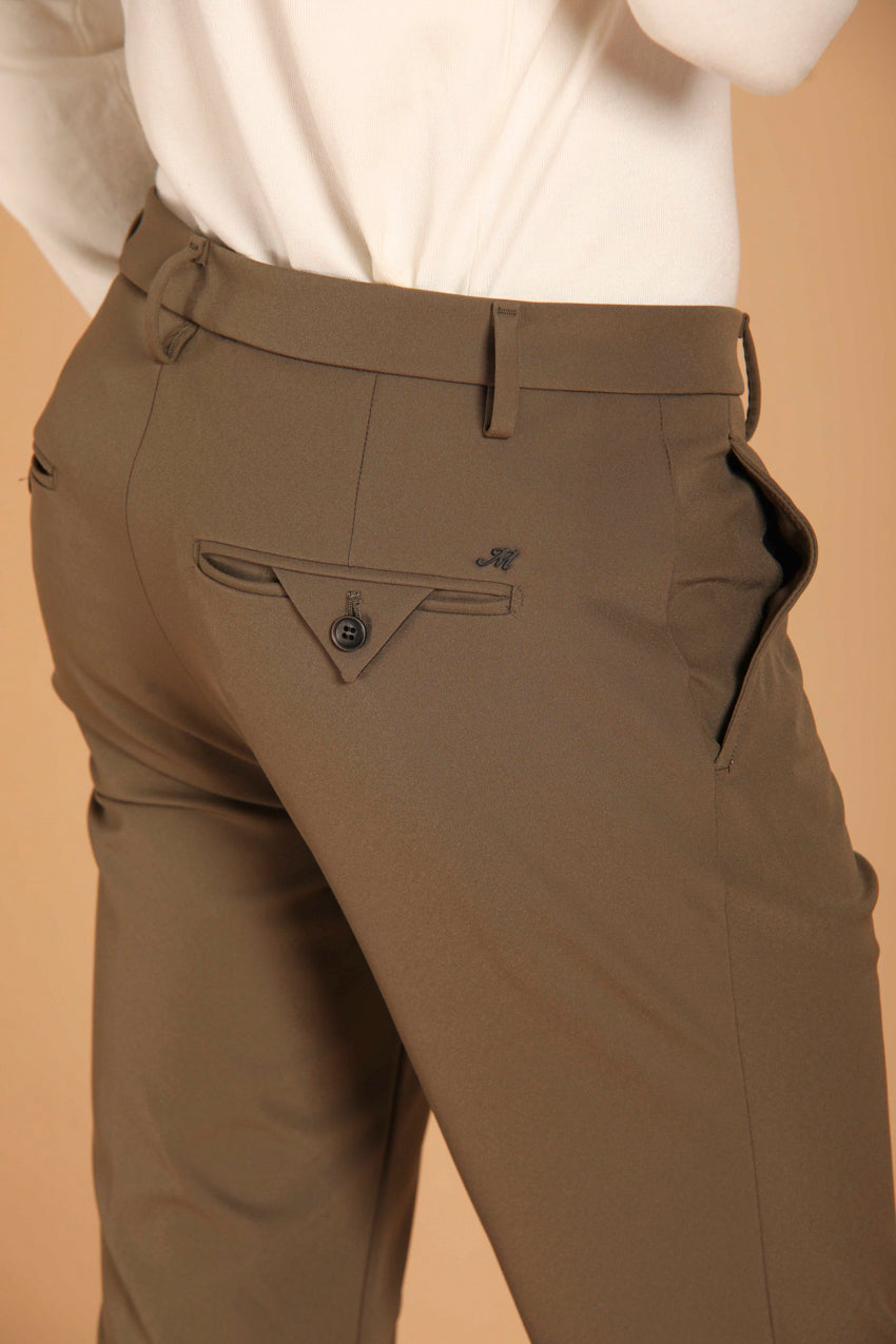 immagine 4 di pantalone chino uomo modello Milano Jog di colore beige extra slim fit di Mason's