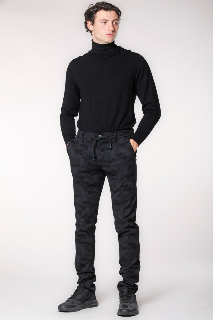 Milano Jogger pantalone chino uomo in viscosa con pattern camouflage extra slim