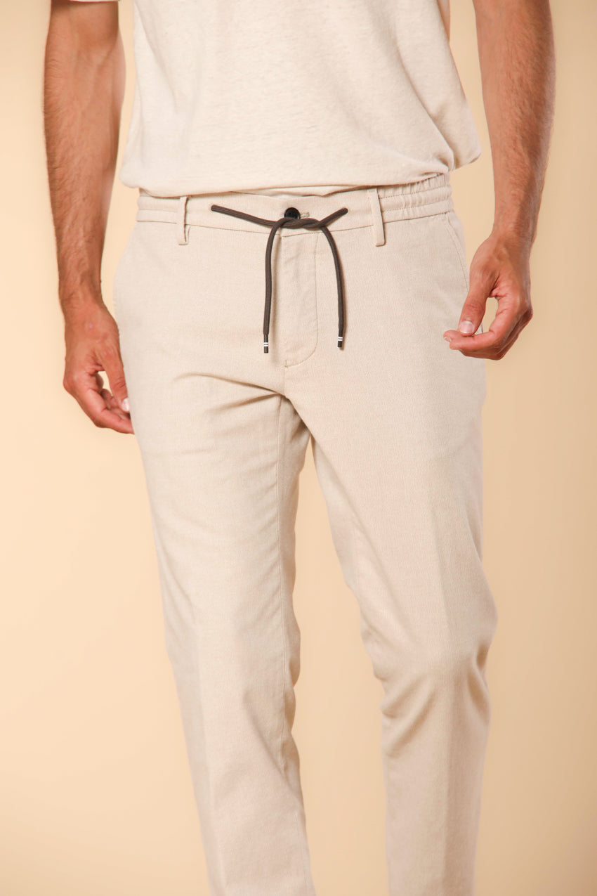 Milano Jogger pantalón chino jogger para hombre en microestampado de espiga texturizada corte extra slim fit