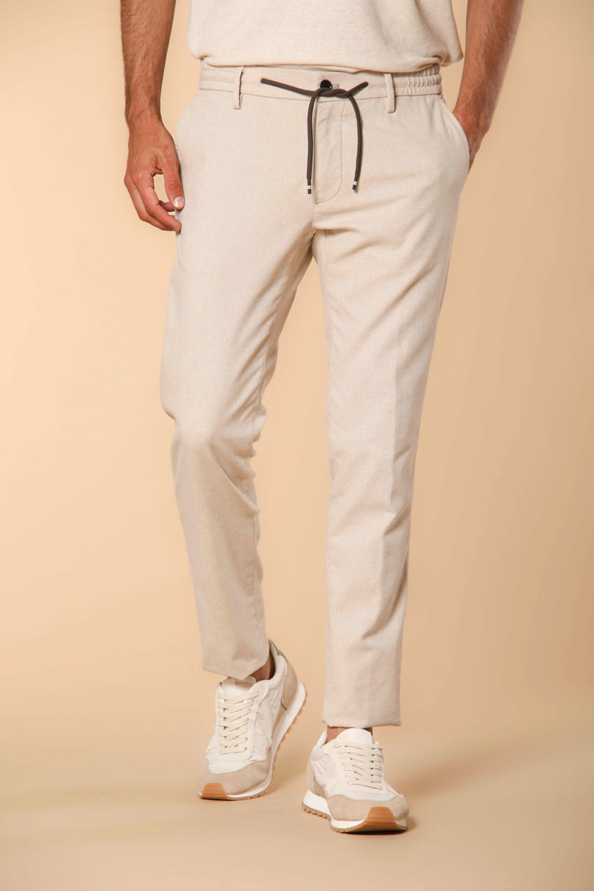 Milano Jogger pantalón chino jogger para hombre en microestampado de espiga texturizada corte extra slim fit