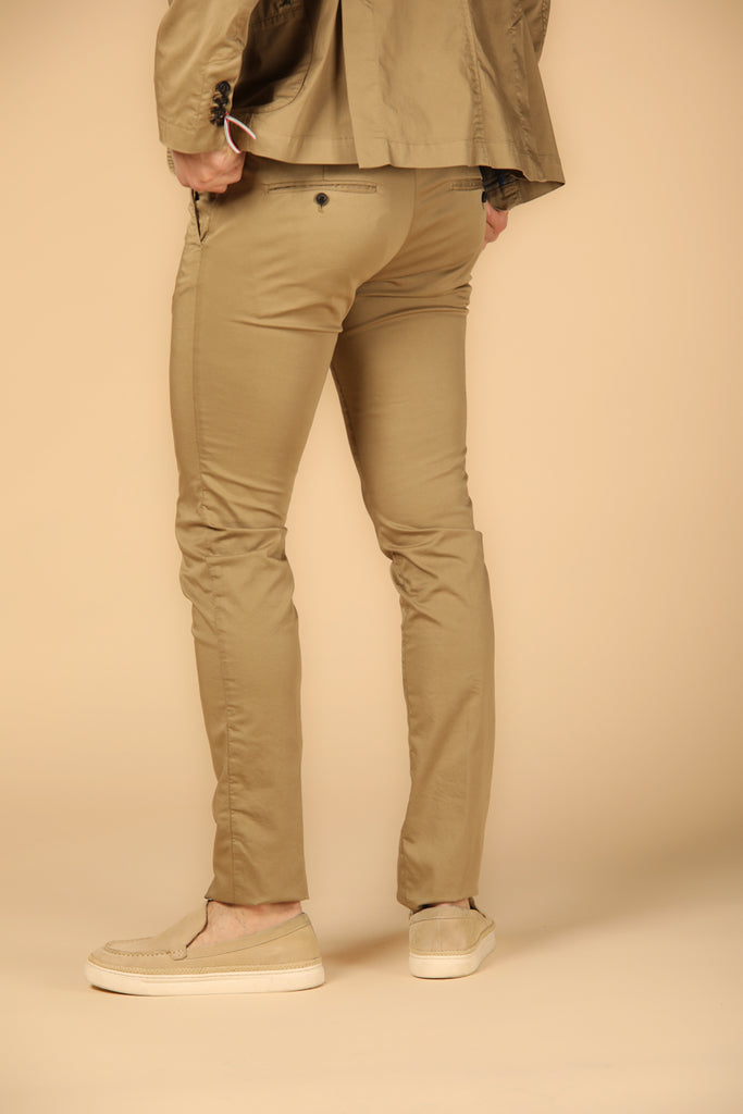 immagine 4 di pantalone chino jogger uomo modello Milano Jogger Travel, colore  kaki , fit extra slim di Mason's