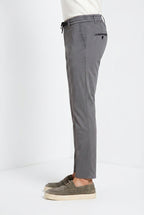 Milano Jogger Travel pantalon chino homme en satin technique travel stretch extra slim fit