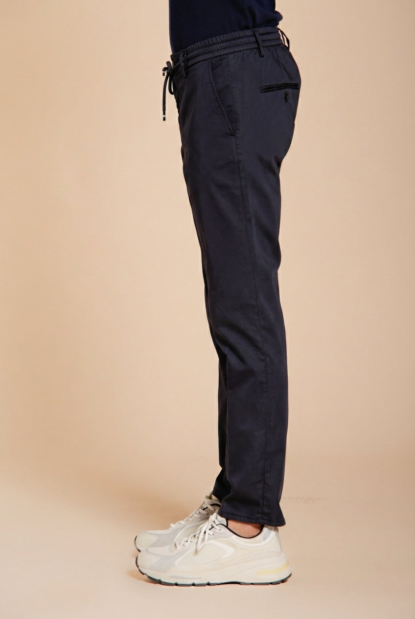 Milano Jogger Travel pantalon chino homme en satin technique travel stretch extra slim fit