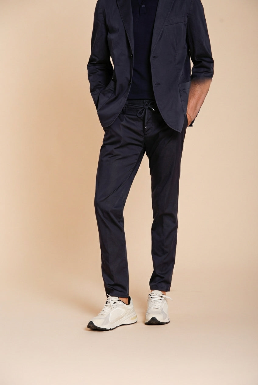 Milano Jogger Travel pantalon chino homme en satin technique travel stretch extra slim fit