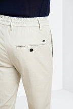 Milano Jogger Travel pantalón chino hombre de satén técnico travel stretch extra slim fit