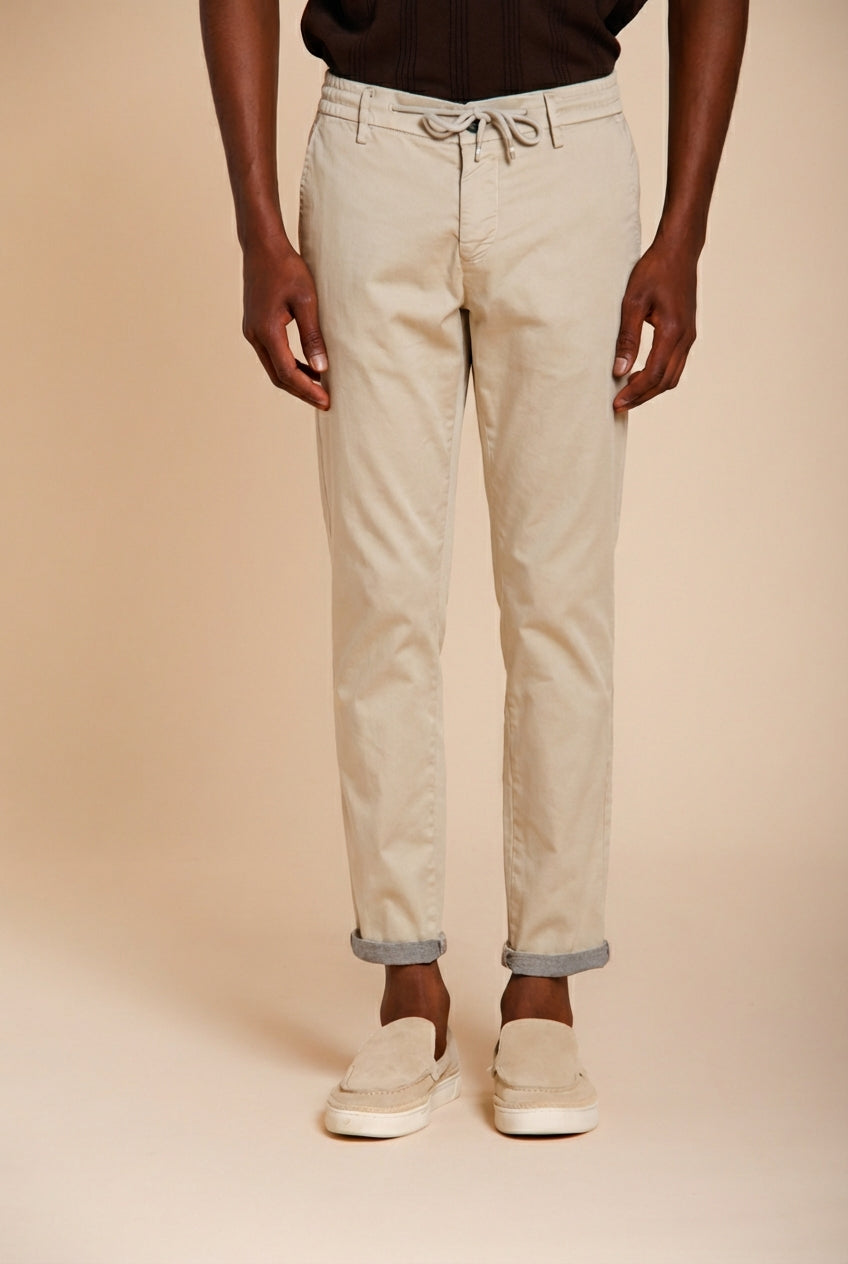 Milano Jogger Travel Hose Chino Herren aus technischem Travel Stretch Satin extra slim fit