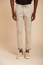 Milano Jogger Travel Hose Chino Herren aus technischem Travel Stretch Satin extra slim fit