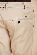 Milano Jogger Travel Hose Chino Herren aus technischem Travel Stretch Satin extra slim fit