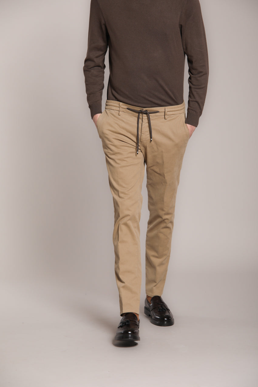 Foto 1 Milano Jogger pantalone chino uomo in gabardina stretch extra slim fit