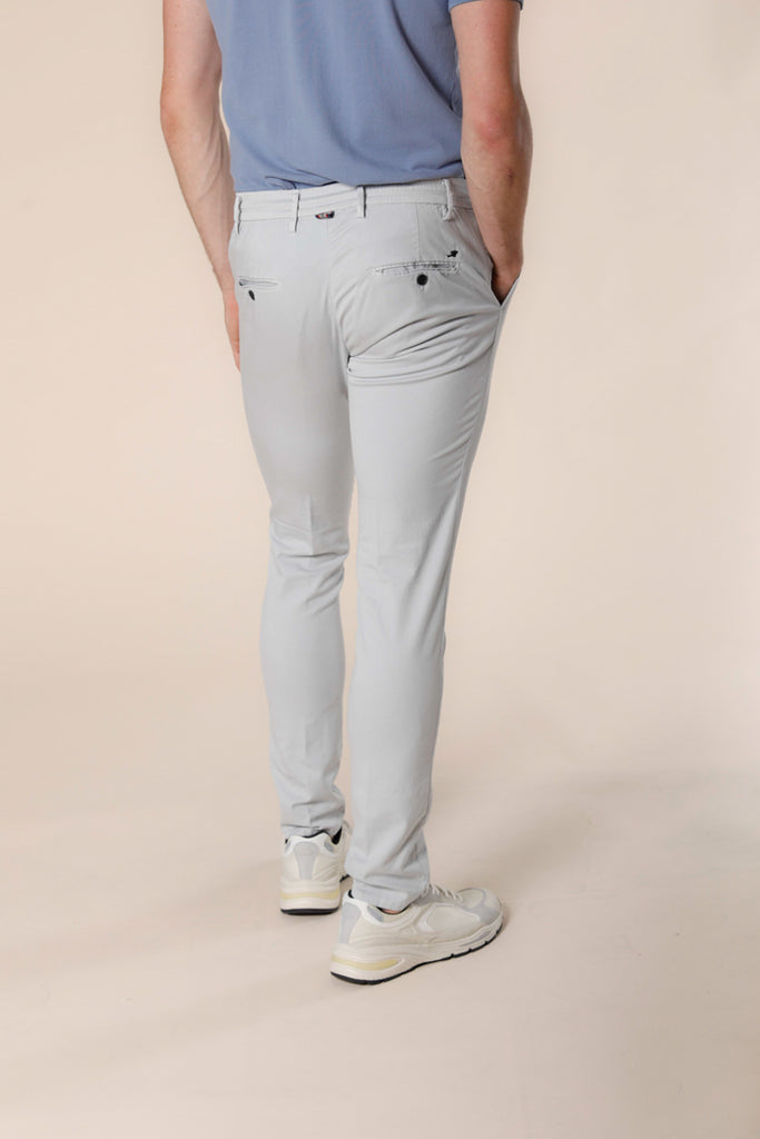Immagine 4 di pantalone chino jogger uomo in cotone e tencel grigio chiaro modello Milano Jogger di Mason's
