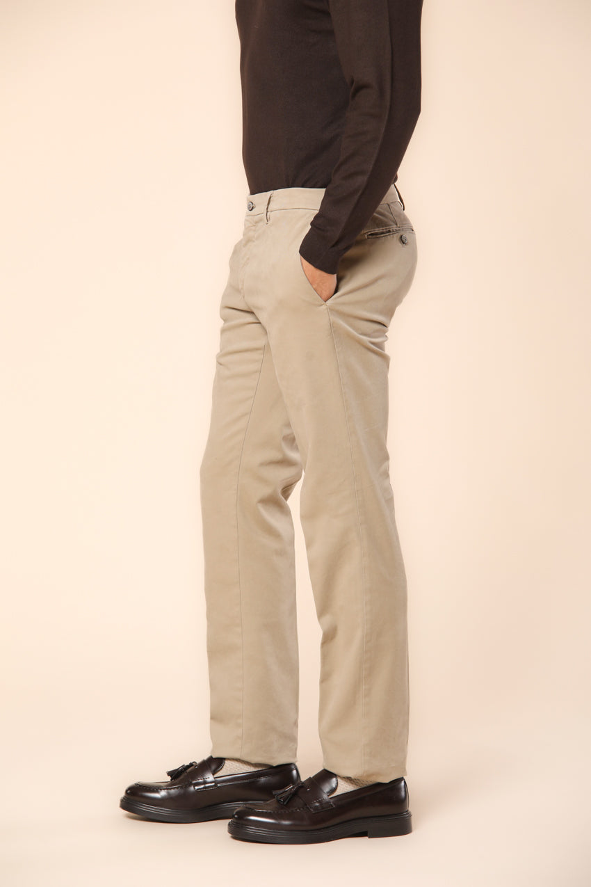 New York pantalón chino de hombre en gabardina elástica de ajuste regular ①