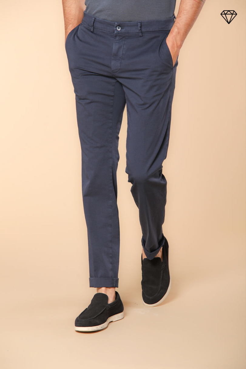 New York pantalón chino hombre en raso elástico regular fit ①