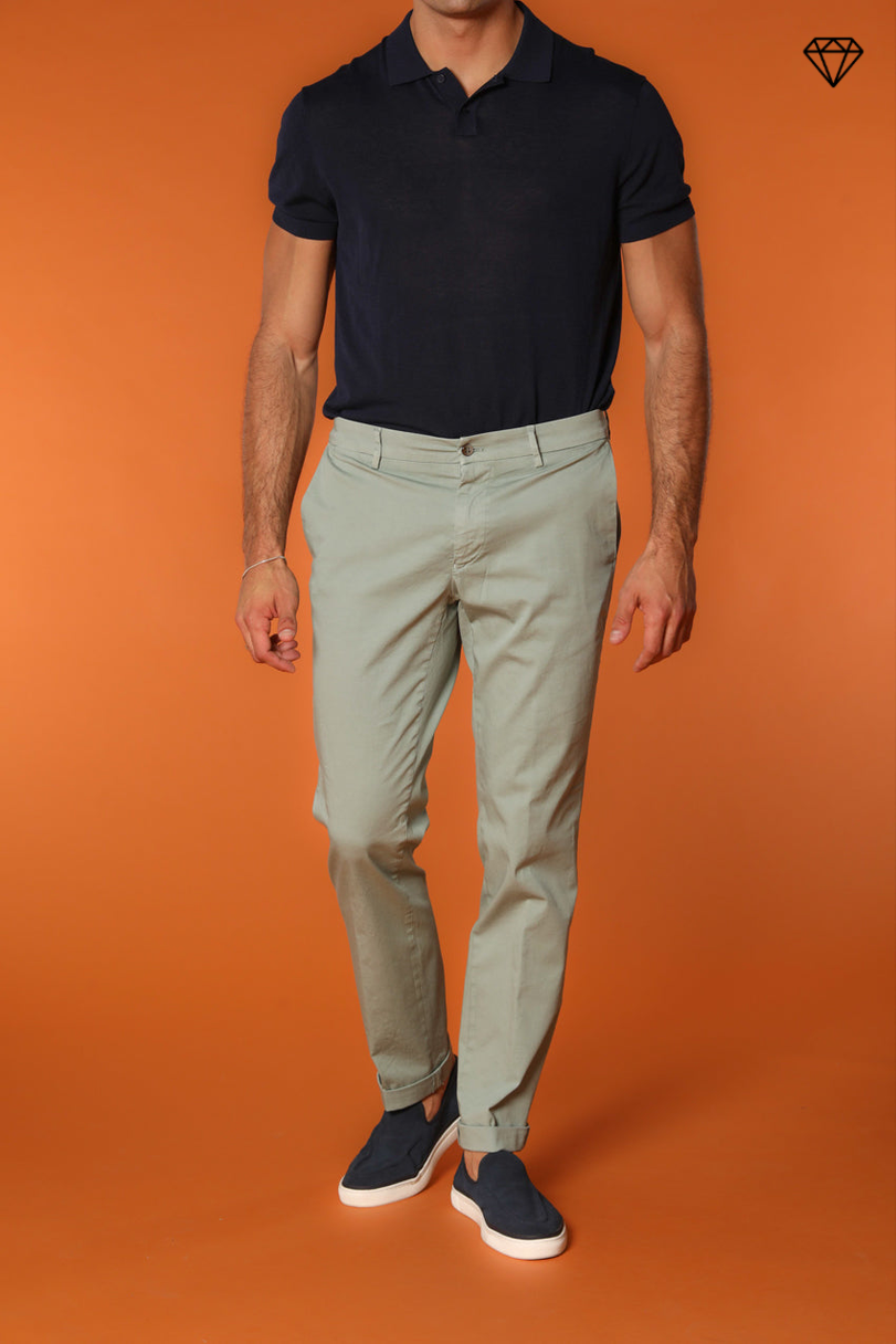 New York pantalón chino hombre en raso elástico regular fit ①
