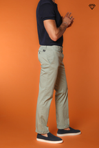 New York pantalón chino hombre en raso elástico regular fit ①